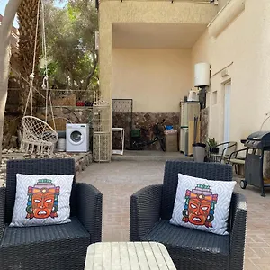 Rousso's House דירה